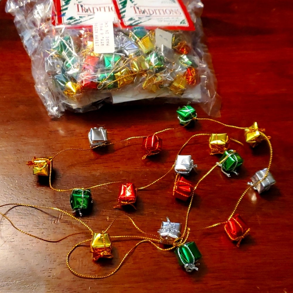 6 pack/ 18 feet total garland